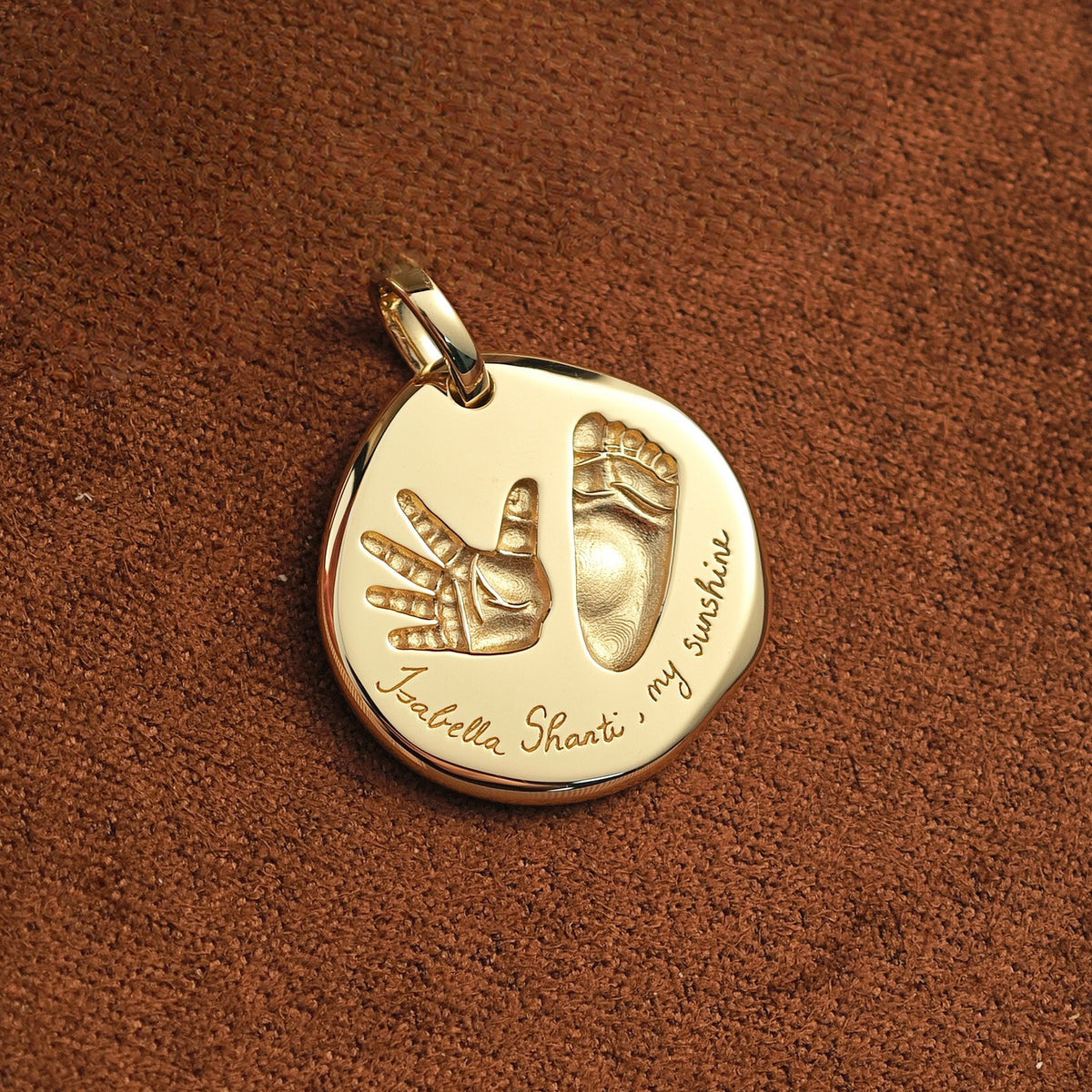18K Solid Gold Mum Personalised Pendant