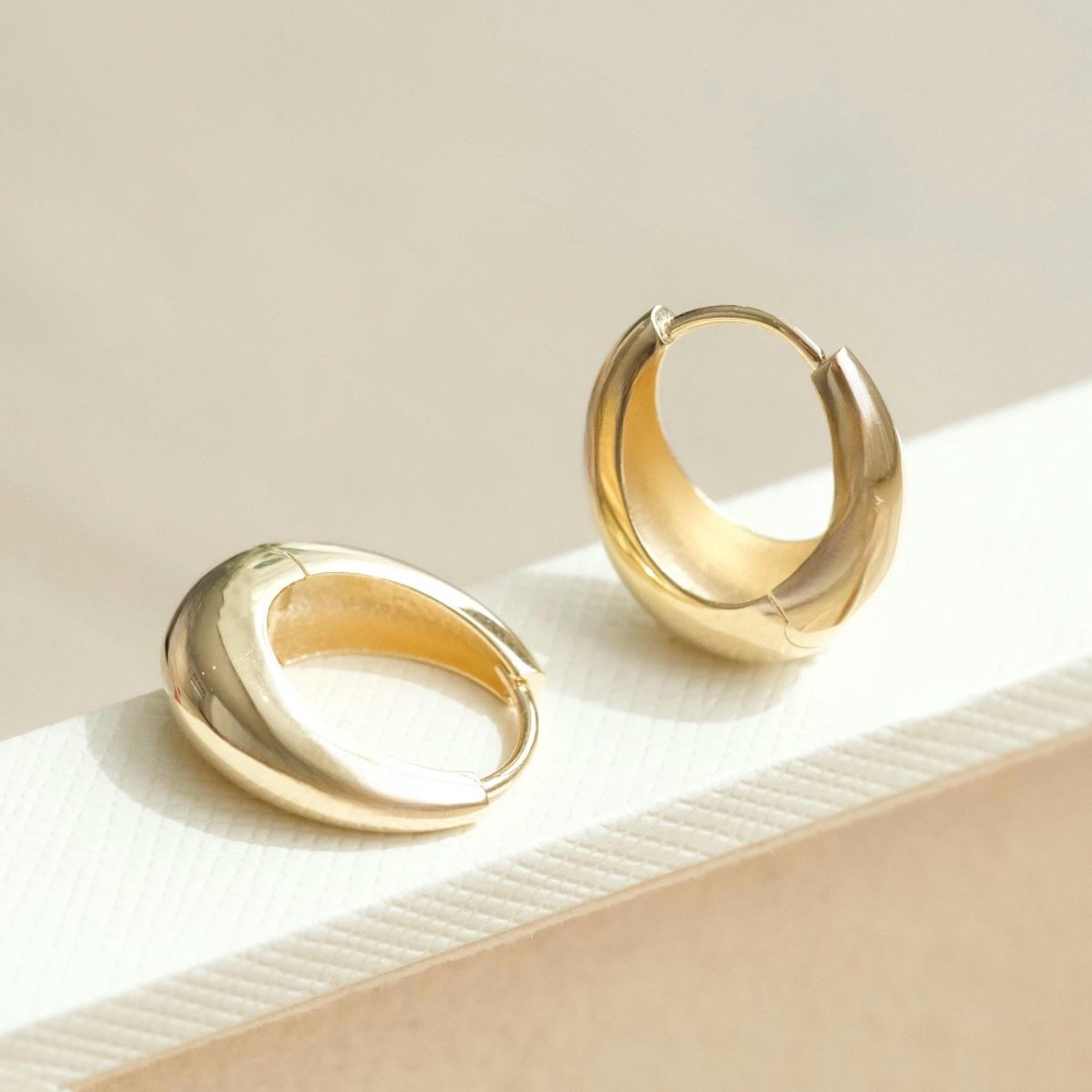 Dome Huggies In Gold