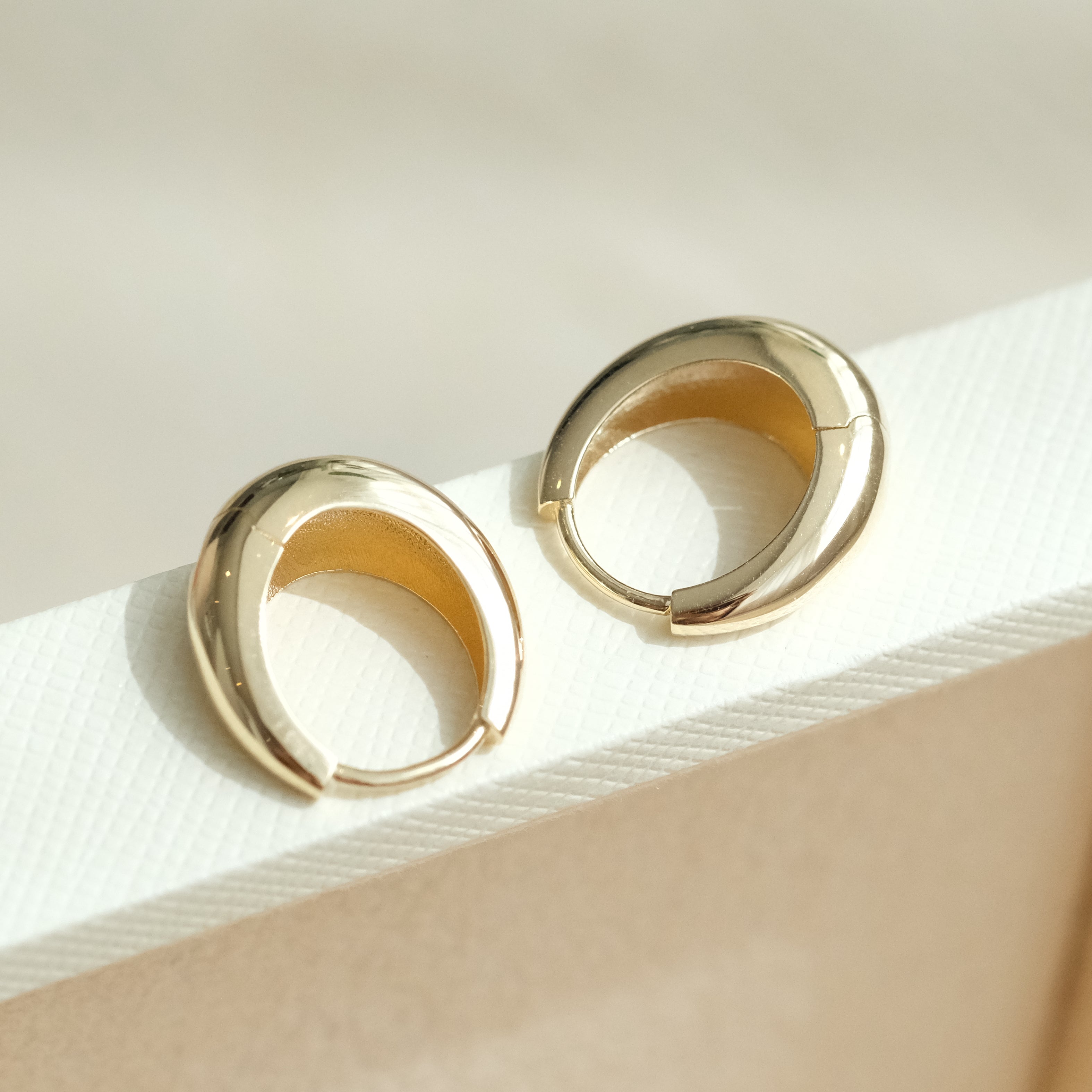 Dome Huggies In Gold