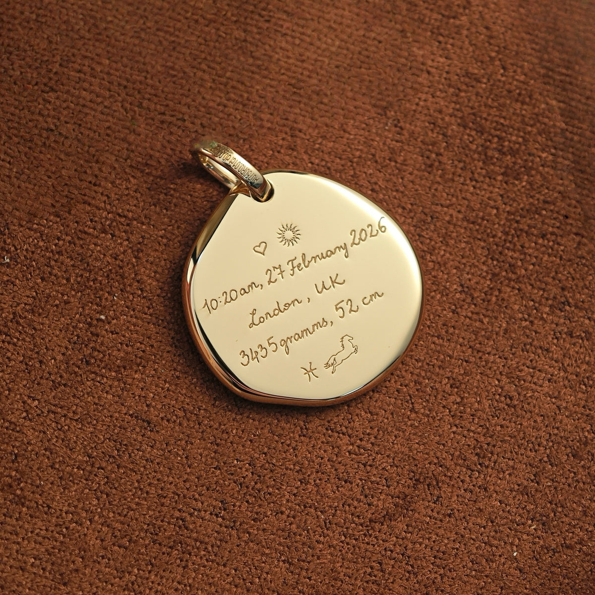 18K Solid Gold Mum Personalised Pendant