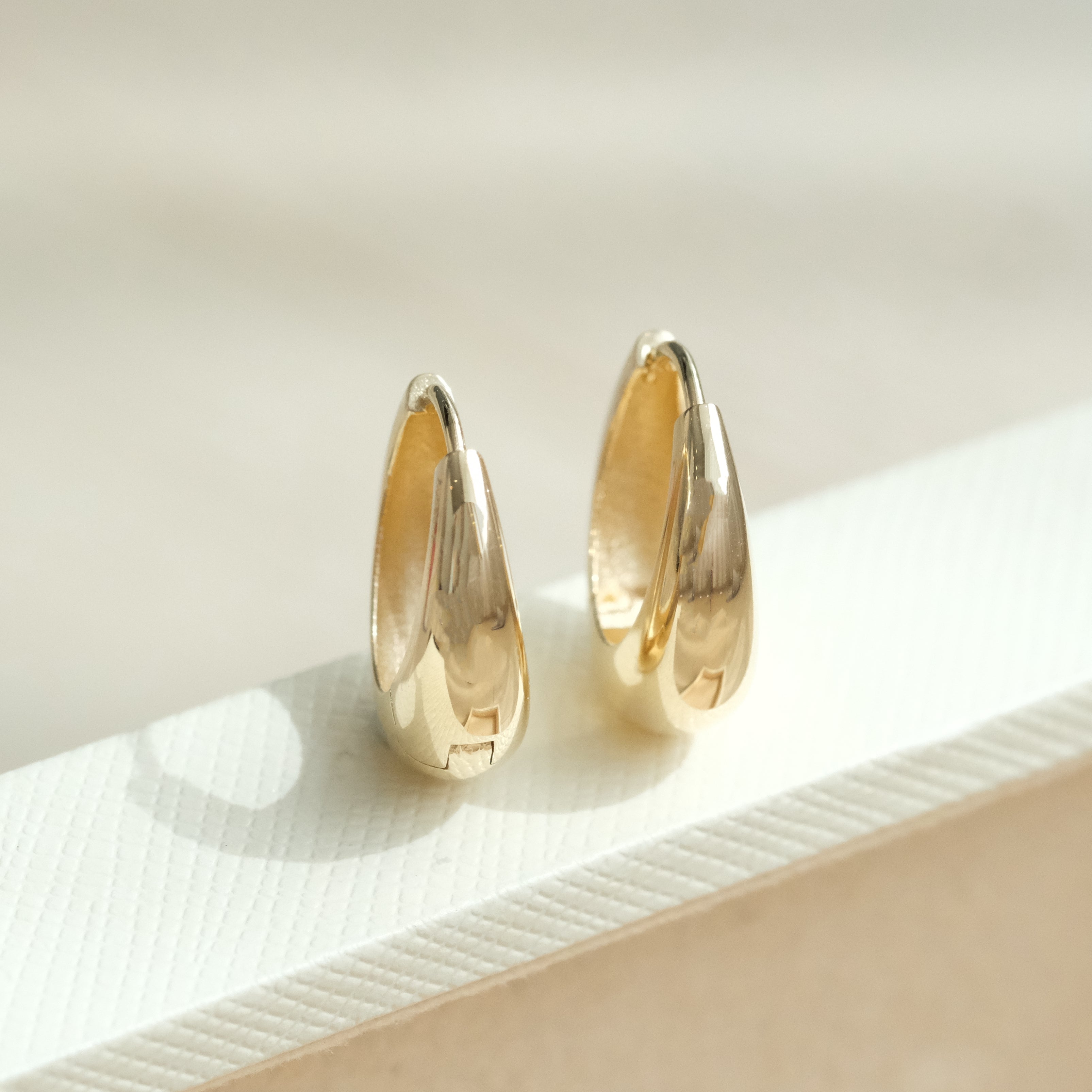 Dome Huggies In Gold