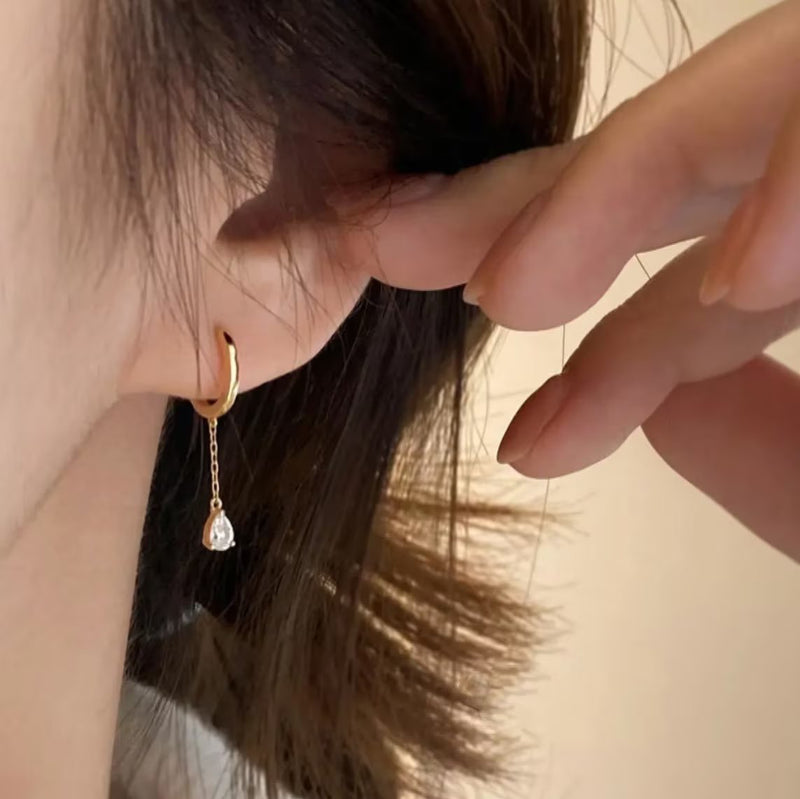 Dangling Teardrop Earrings