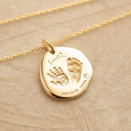 18K Solid Gold Mum Personalised Pendant