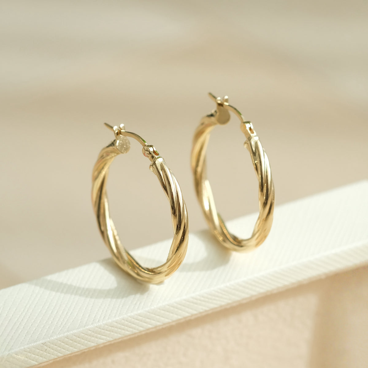 3mm Twist Earring