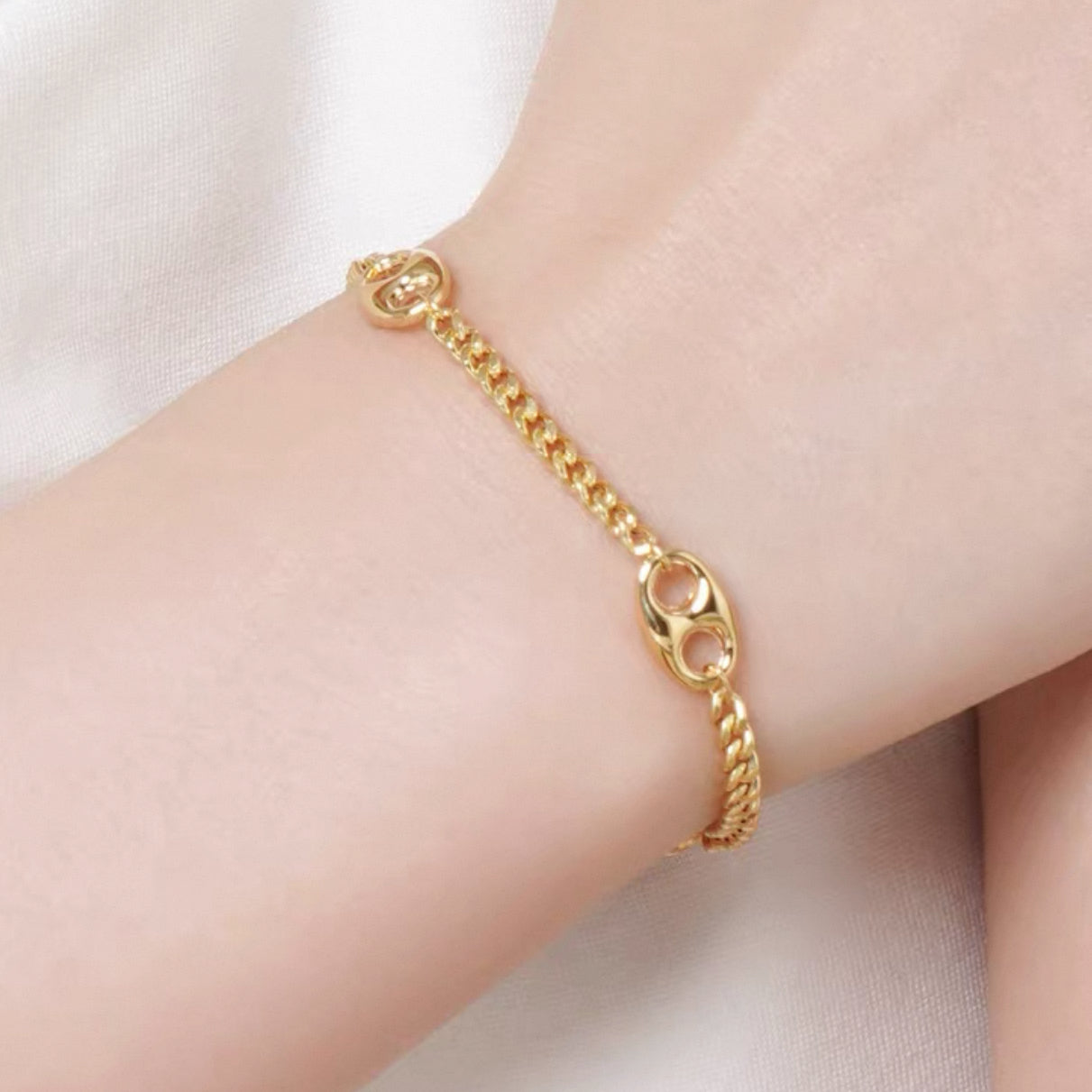 Puffed Anchor Curb Chain Bracelet