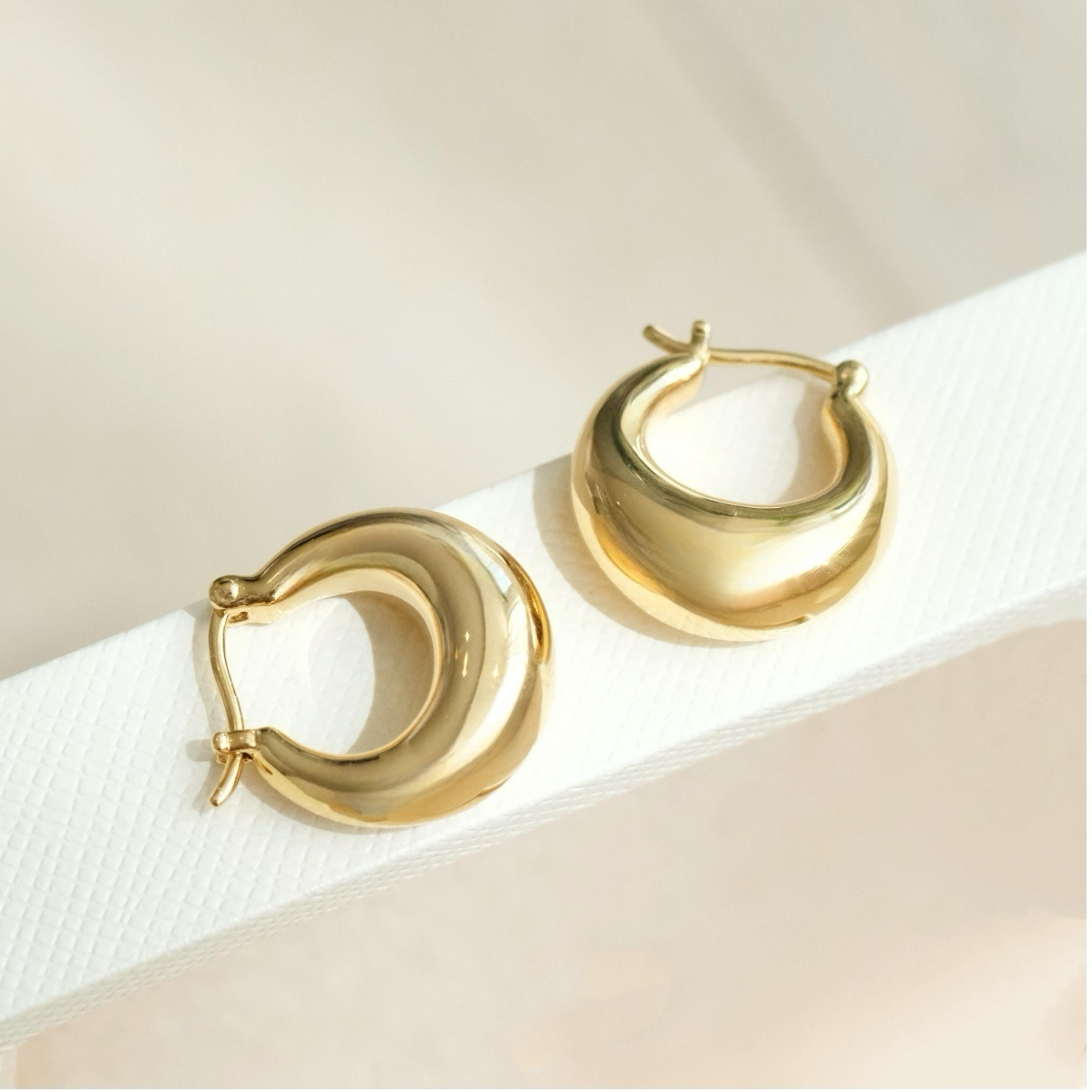 Minimalist Tapered Hoops