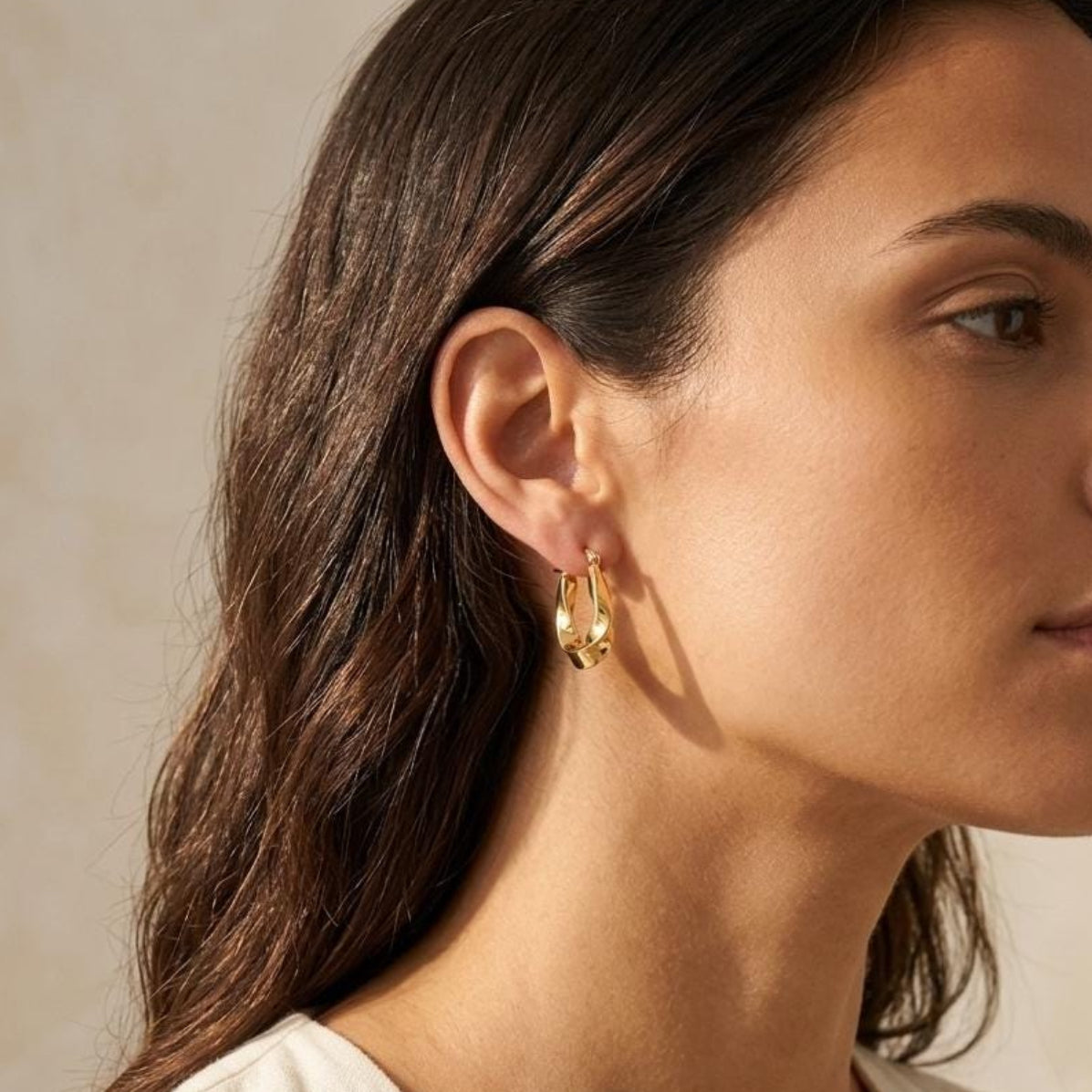 Tapered Twist Hoop