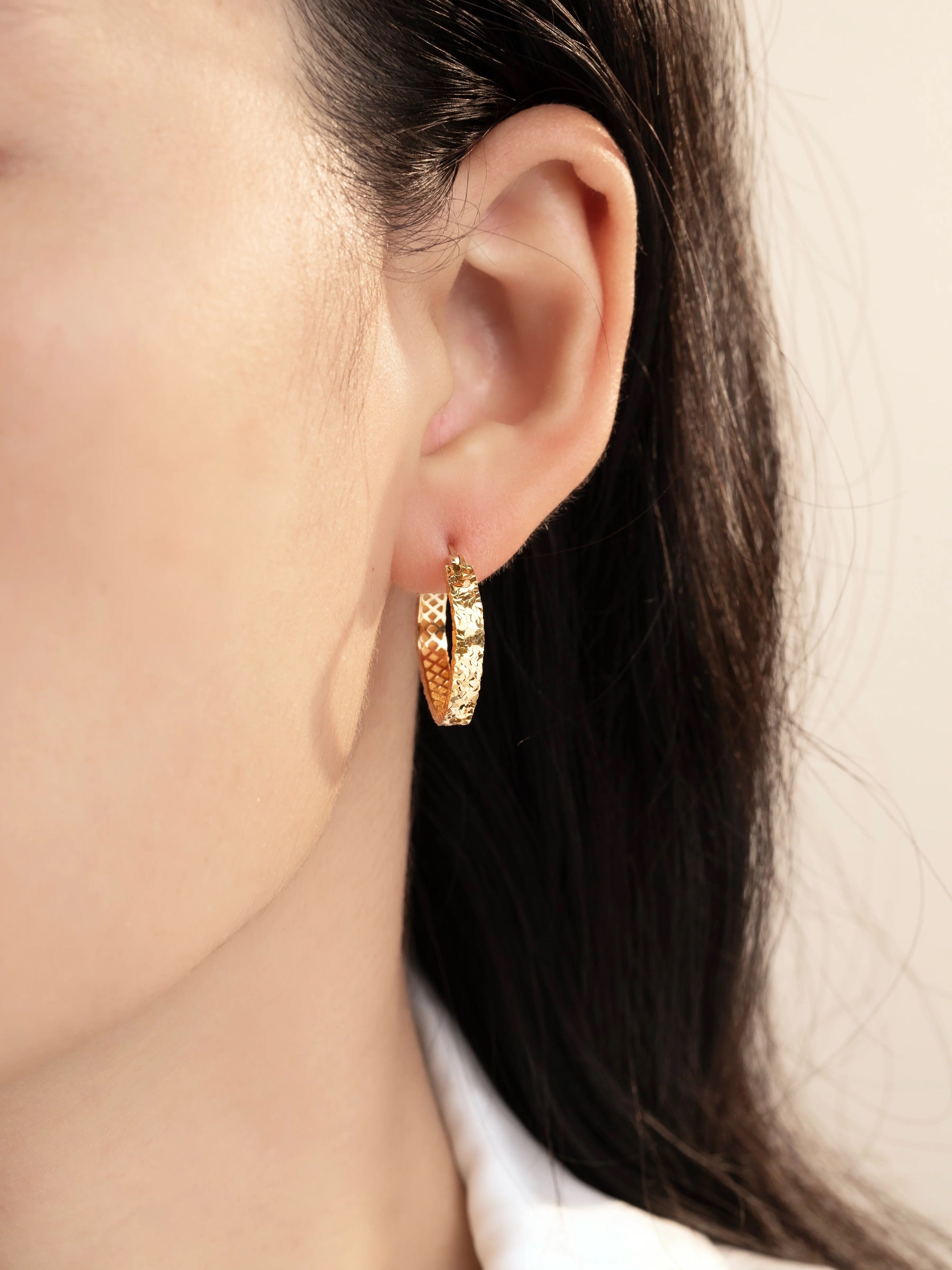 Square Faceted Hoops