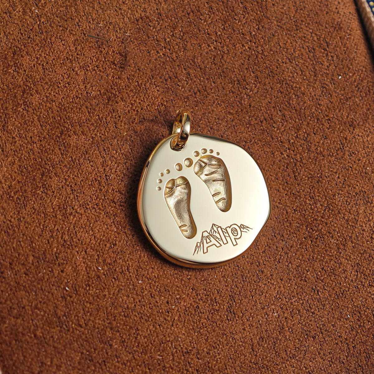 18K Solid Gold Mum Personalised Pendant
