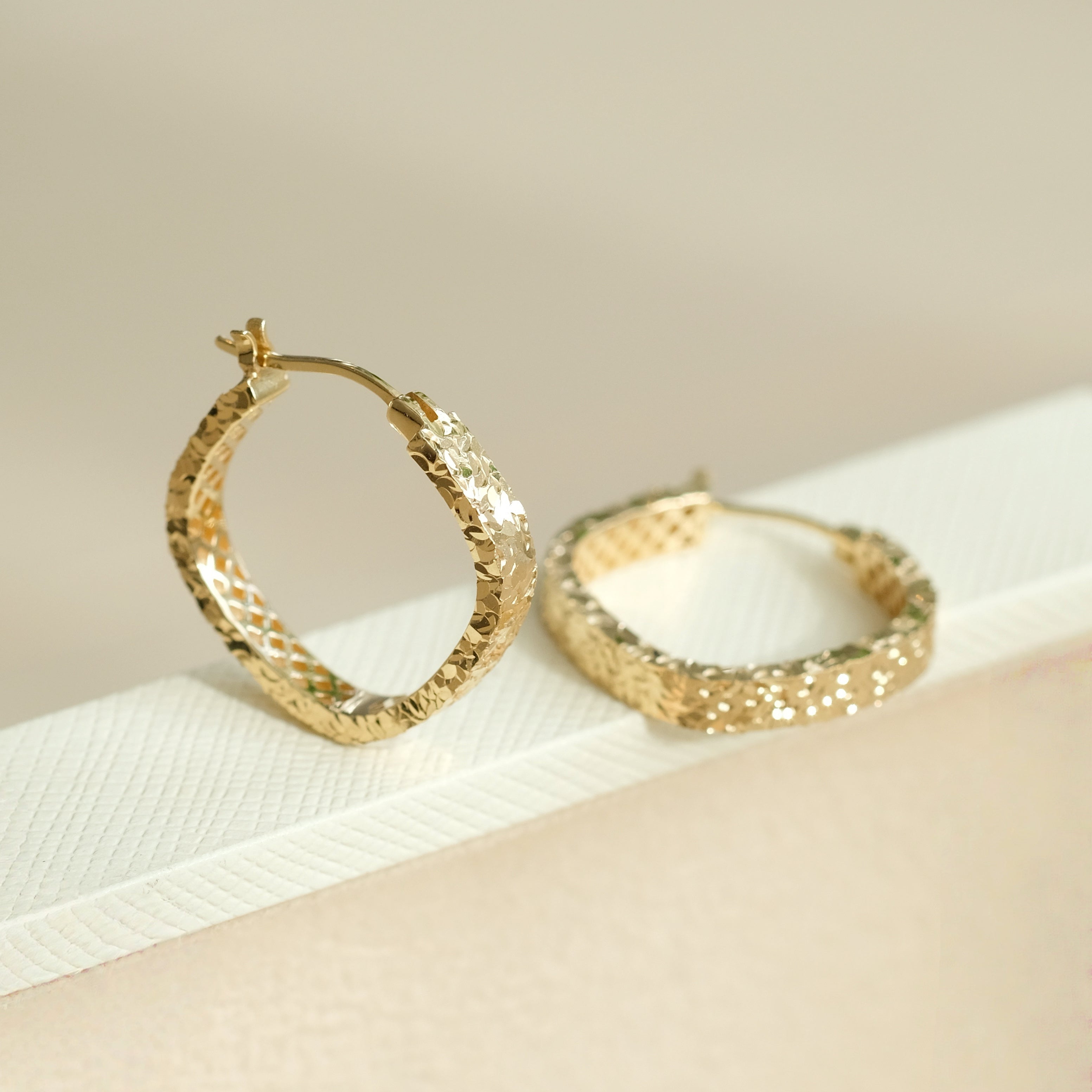 Square Faceted Hoops