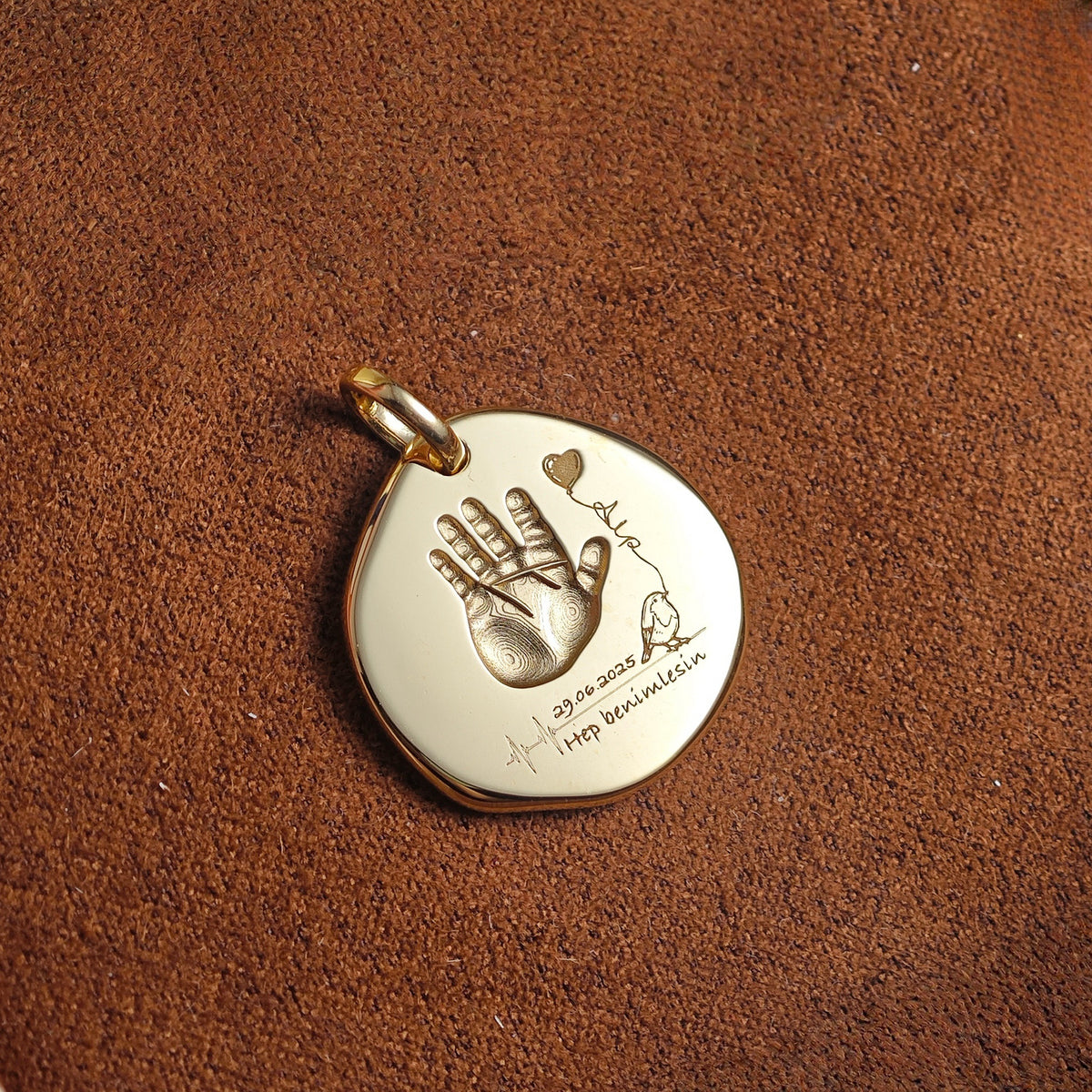 18K Solid Gold Mum Personalised Pendant
