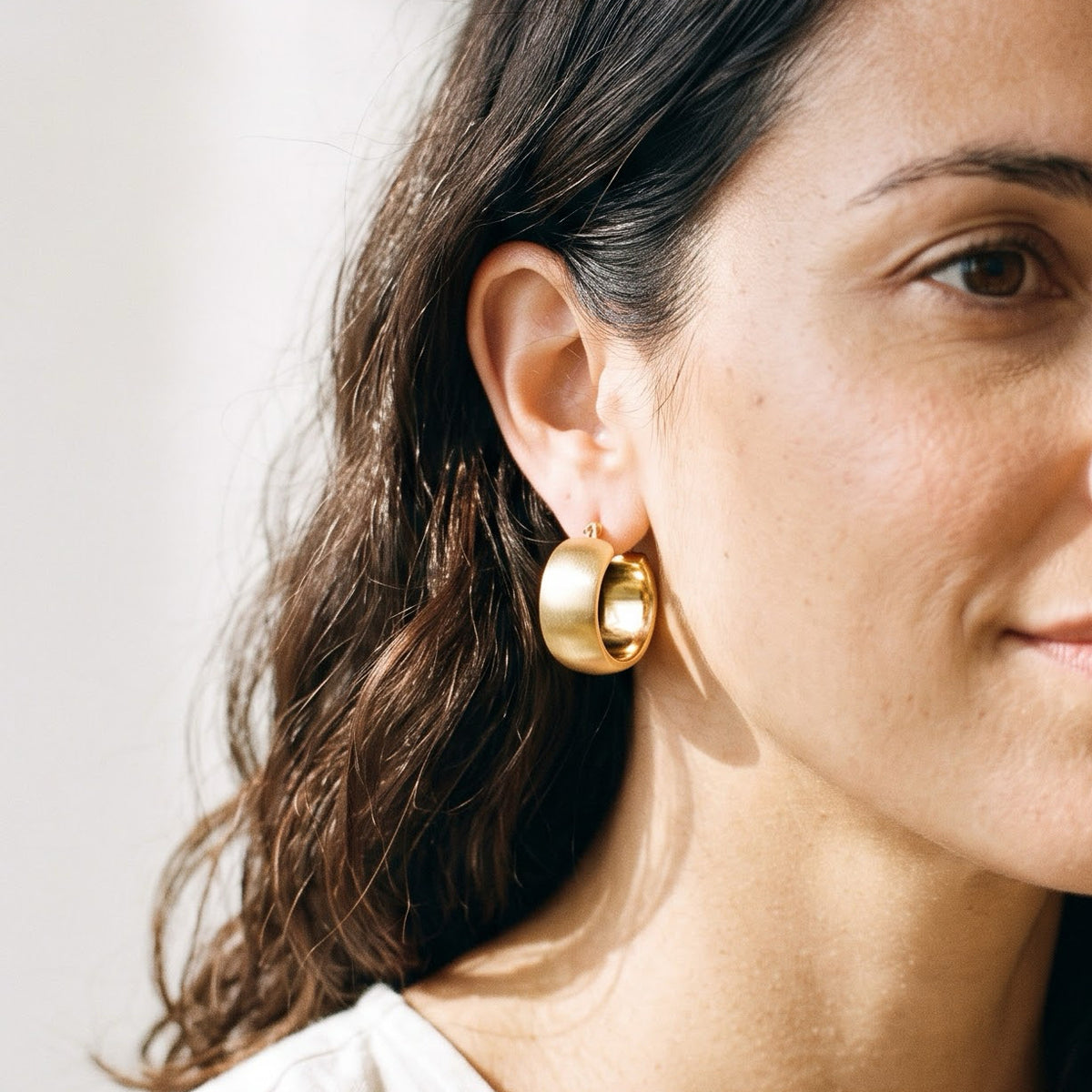 Brushed gold earrings