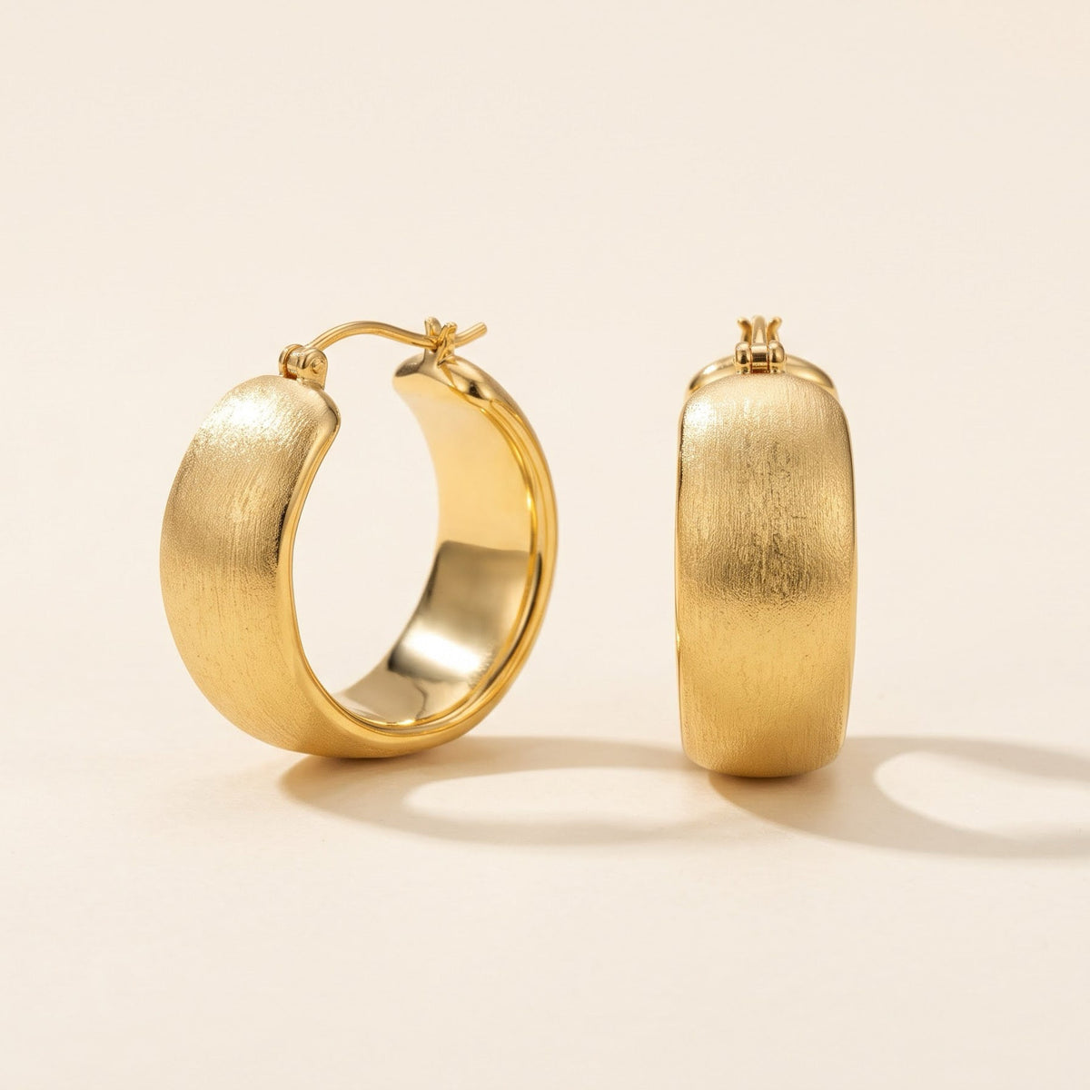 Brushed gold earrings
