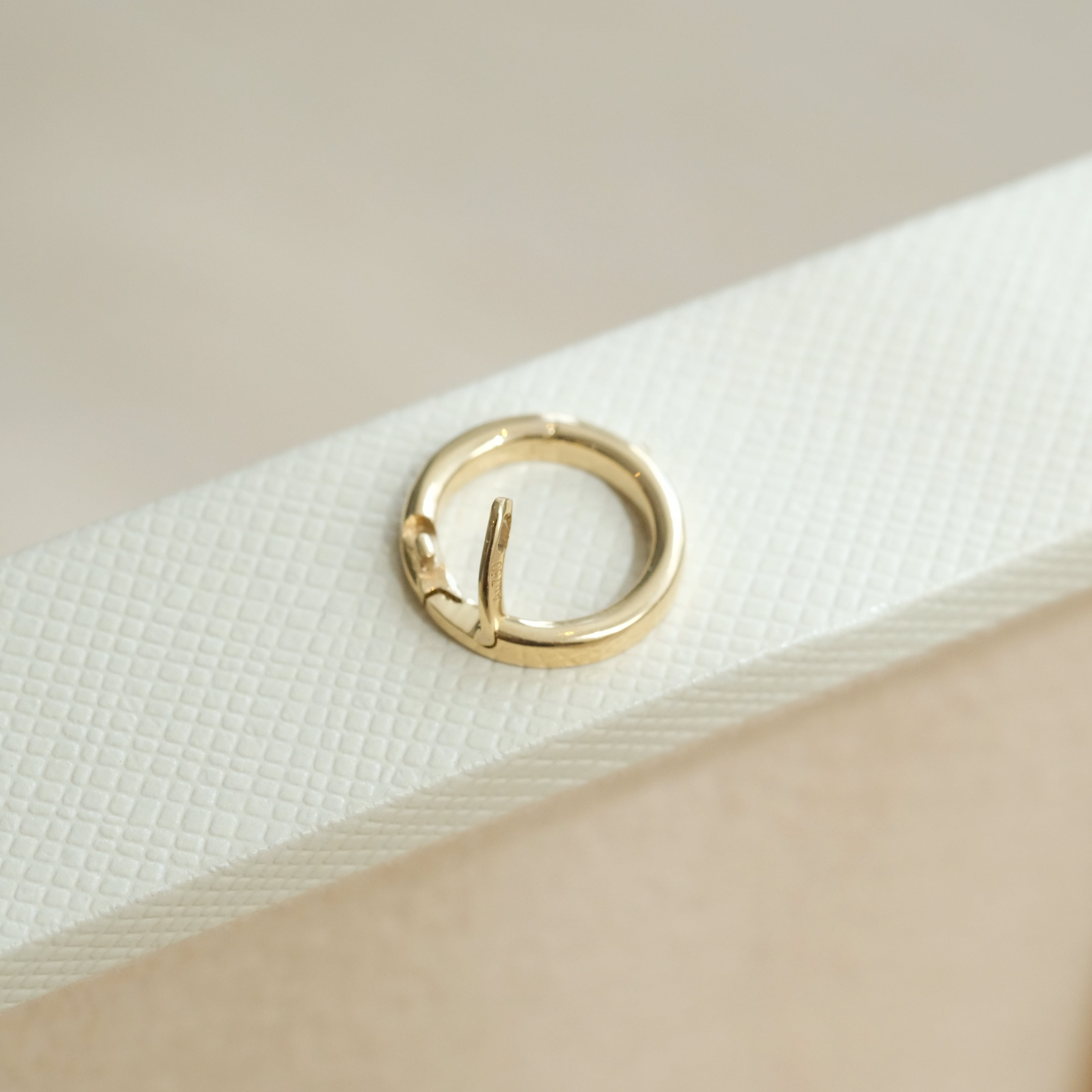 Diamond Round Connector