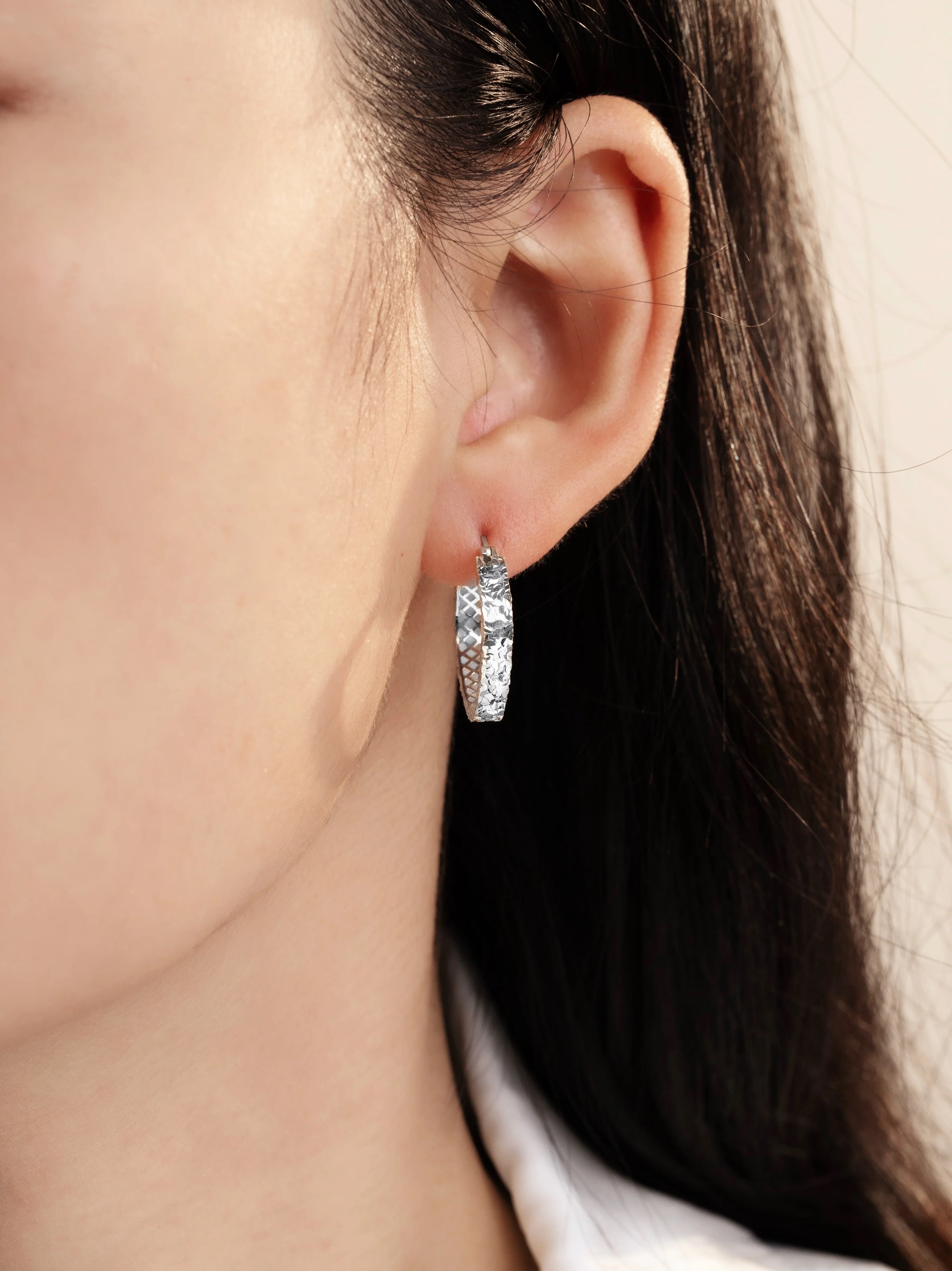 Square Faceted Hoops