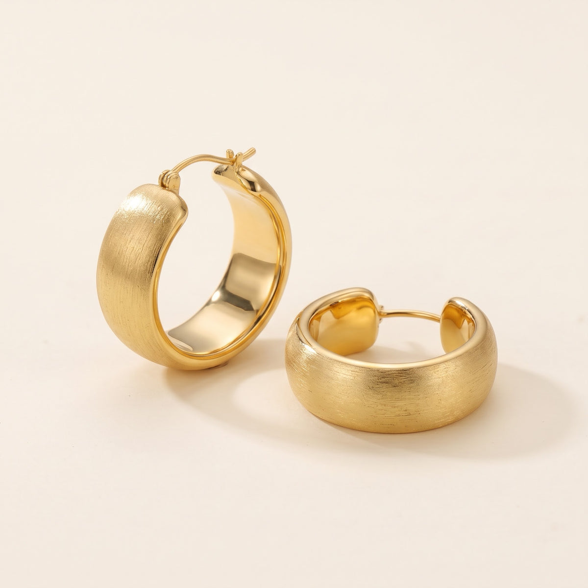 Brushed gold earrings