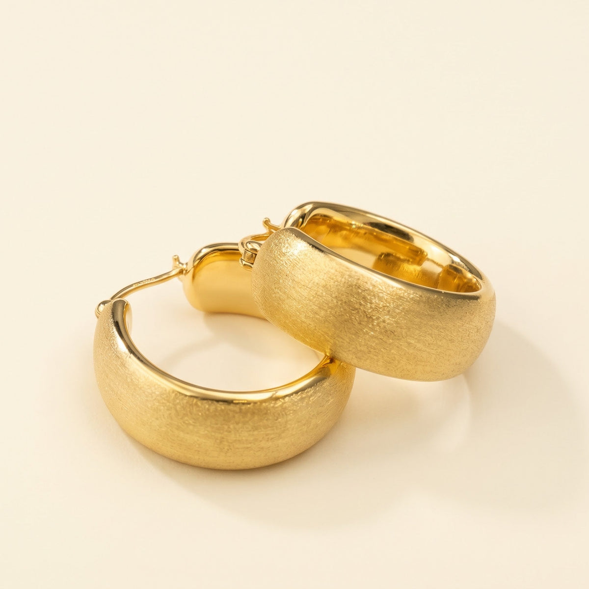 Brushed gold earrings