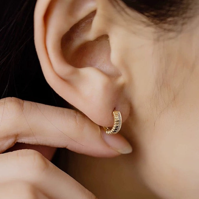 Ribbed Hoop With Moissanite Stone