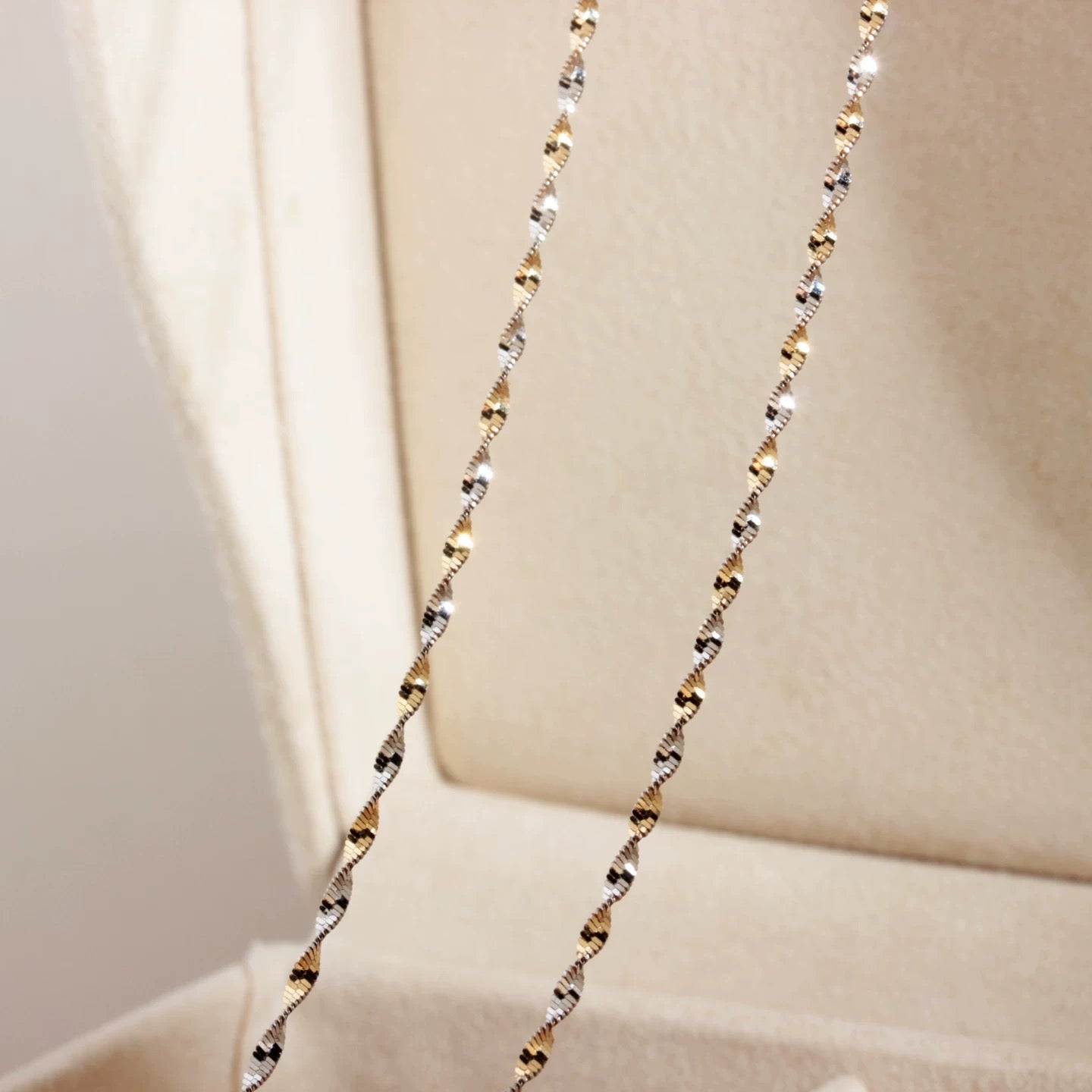 Two Tone Thin Twist Chain