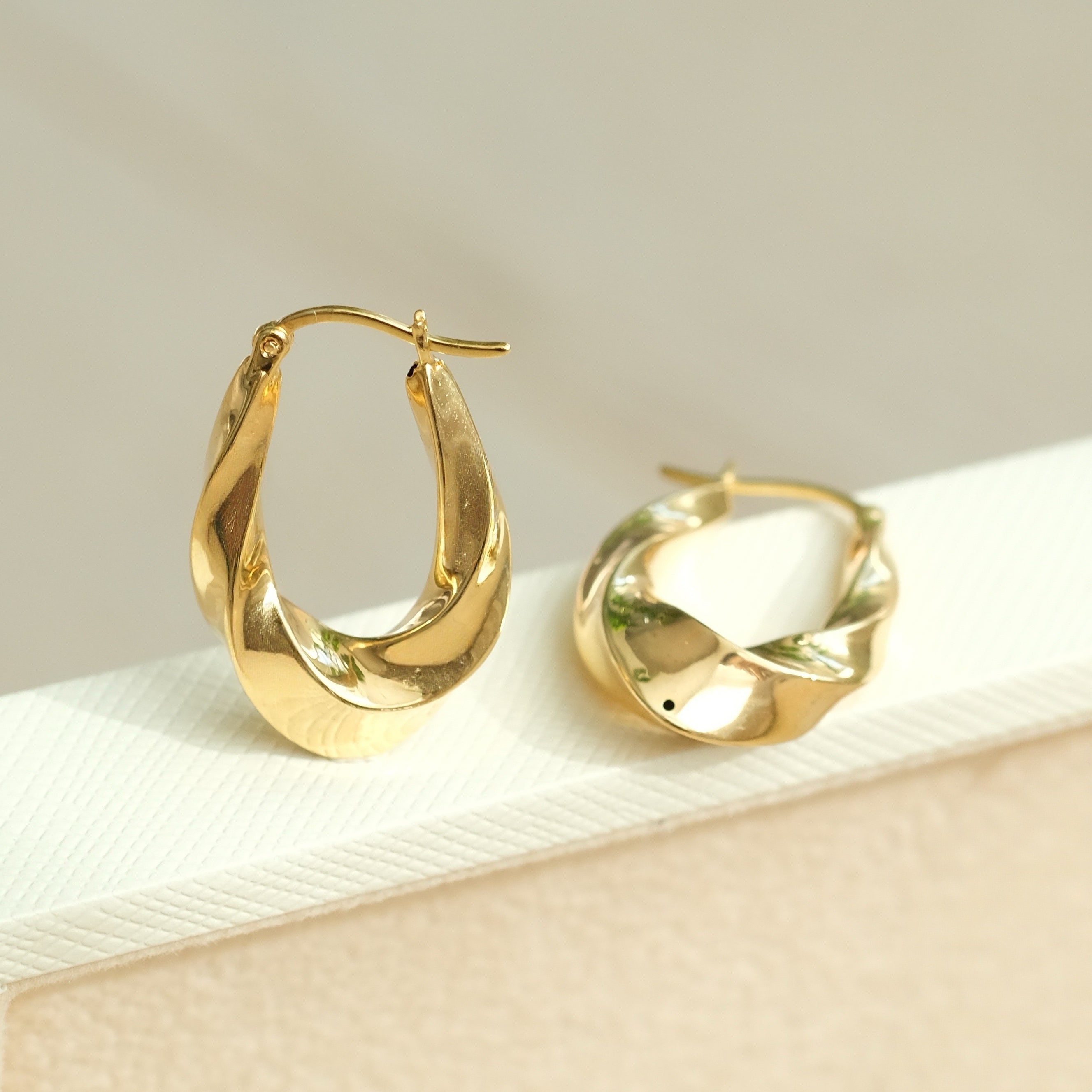 Tapered Twist Hoop