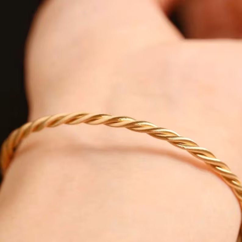 Soft Twist Bracelet