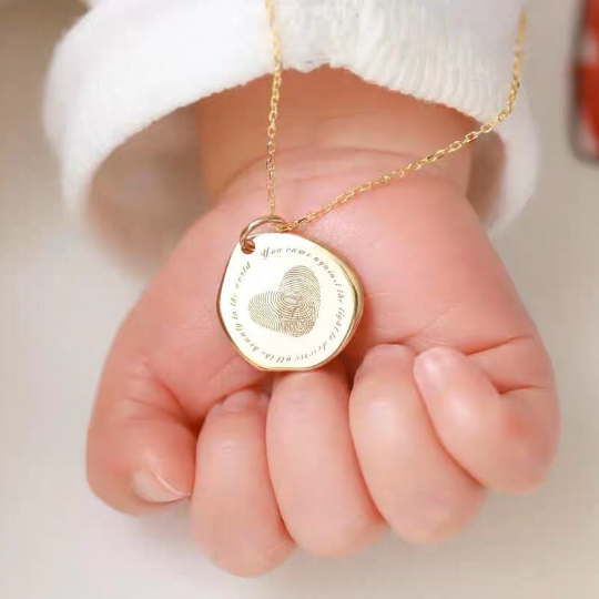 18K Solid Gold Mum Personalised Pendant