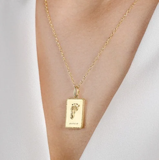 18K Solid Gold Mum Personalised Pendant Rectangular