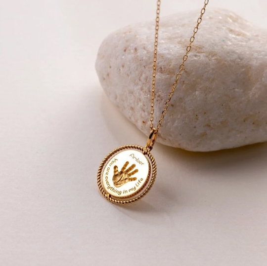 18K Solid Gold Mum Personalised Pendant Twist